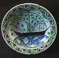 Plat d'Iznik, fin du XVIe&nbsp;siècle, musée d'Écouen.