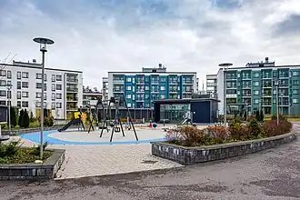 Résidence construite en 2017-2018 dans l'ilot urbain délimité par Koivukylänväylä, Leineläntie et Leinelä puistotie.