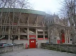 Vue extérieure des arènes