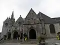 L'église Saint-Efflam vue du côté sud.