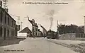 Le carrefour des Quatre-Chemins et le train vers 1925 (carte postale).