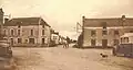 Pleucadeuc : la route de Malestroit vers 1925 (carte postale).