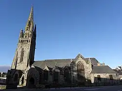 Ploaré : l'église Saint-Herlé, le flanc sud.
