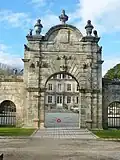 Château du Huilguy, portail d'entrée.