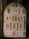 La porte sculptée du porche méridional (1581).