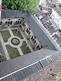 Le cloître vu de dessus avant la restauration de 2017.