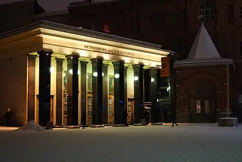 Bâtiment d'entrée de la station