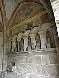 Ébrasement droit du porche méridional de l'église Saint-Agapit.