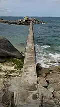La digue nord du port de Porsguen