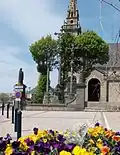 Plouguerneau : l'église paroissiale Saint-Pierre-et-Saint-Paul, vue extérieure.
