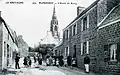 Plounérin : l'entrée du bourg au début du XXe&nbsp;siècle (carte postale).