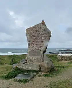 Menhir commémoratif du naufrage du Droits de l'Homme.