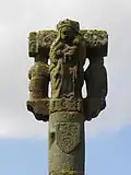 Croix de Sélédin : partie sommitale, une des faces (Vierge à l'Enfant).