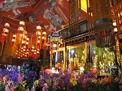 Intérieur du monastère de Po Lin.