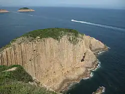 Po Pin Chau, un îlot de pile près de East Dam au réservoir High Island.