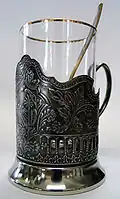 Gobelet avec porte-gobelet fabriqué à Koltchouguino