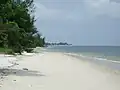 À 2 km au sud de la Pointe Denis .
