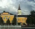 Le lycée et la cathédrale.