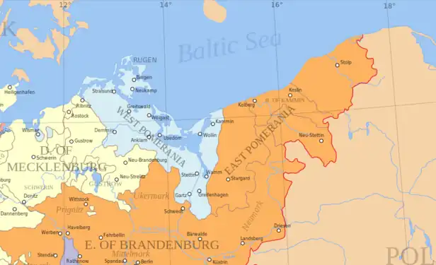 L'ancien duché de Poméranie (au centre) divisé entre l'Empire suédois et le Brandebourg-Prusse après le traité de Stettin  en 1653. La Poméranie suédoise (« Poméranie occidentale ») est indiquée en bleue, la Poméranie brandebourgeoise (« Poméranie orientale ») est présentée en orange.