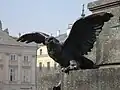 La sculpture de l’aigle.