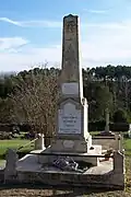Le monument aux morts dans le cimetière près de l'église (nov.&nbsp;2011)