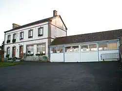 Mairie-école.