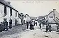 Pont-Coblant vers 1910 : la route vers le bourg de Gouézec (carte postale Villard)