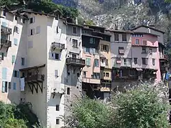 Maisons suspendues.