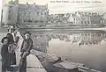 Pont-l'Abbé : les bords de l'étang et le château au début du XXe&nbsp;siècle.