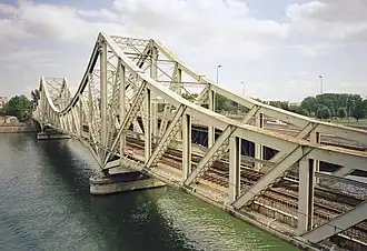 Le pont ferroviaire de La Mulatière, d'une longueur de 190 m et inauguré en 1916.