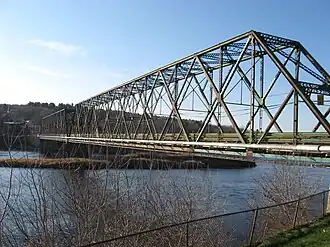 Le pont reliant Melbourne et Richmond et un des plus vieux ponts de fer (inscription du côté de Melbourne 1903).