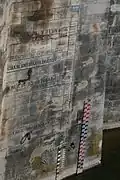 L'échelle de crue d’Orléans. Les cinq dernières plus grandes crues s’échelonnent entre 5,25&nbsp;m (octobre 1907) et 7,10&nbsp;m (juin 1856), à comparer aux 3,75&nbsp;m de décembre 2003.