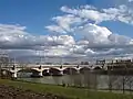 Vue sur le pont depuis le parc Saint-Clair