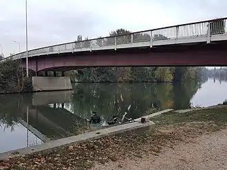 Pont sur le bras mort (côté Meulan).