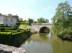 Nouveau pont construit au XIXe&nbsp;siècle.