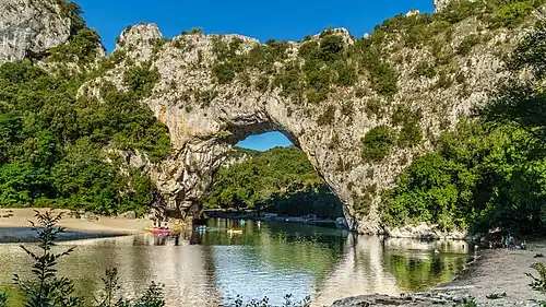 Vallon-Pont-d'Arc (Bas-Vivarais).