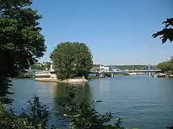 Ponts Daydé et Seibert de deux côtés de l'île Seguin.
