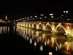 Pont de pierre.