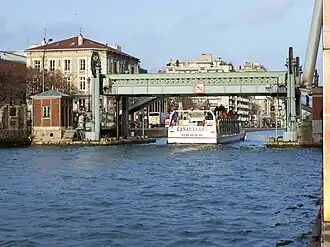 Pont de la rue de Crimée à Paris.
