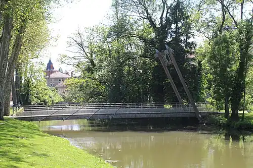 Passerelle (démolie en 2024).