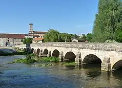 L'église et le pont sur la Saulx.