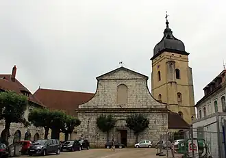 Église Saint-Bénigne de Pontarlier à clocher comtois (XVe siècle).