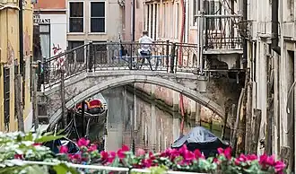 ponte dei Dai. Le pont  relie la Calle dei Fabbri au Procuratie