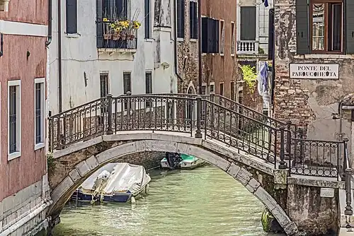 Ponte del Parucheta reliant Rio Terà primo del Parucheta et Calle del Tintor