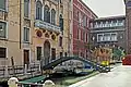 Ponte dei Tabacchi o delle Burchielle reliant les deux fondamente qui le longent