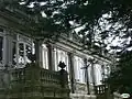 Façade et terrasses.