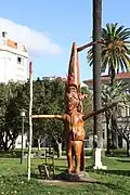 Lutin devant la faculté des Beaux-Arts.