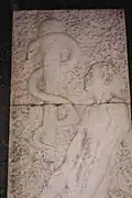 Détail du relief à l'entrée principale de la rue Frei Xoán de Navarrete