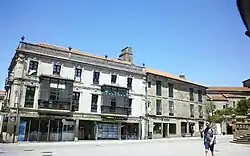 Maisons de la place.