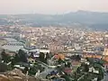 À gauche, de haut en bas, les ponts des Tirantes, de Santiago et du Bourg.